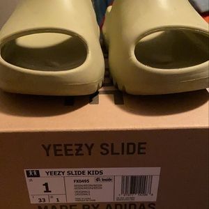 COPY - Yeezy Slide Size 1